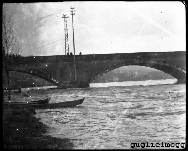 Sponda sinistra a valle con barche